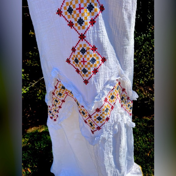 Elegant White Maxi Dress with Colorful Accents( MAX STUDIO LONDON) - Picture 5 of 8